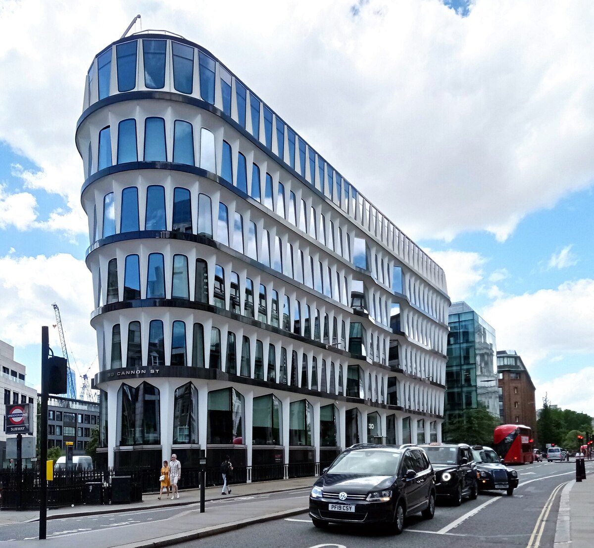 Edificio 30 Cannon Street, Londres (1976) — paneles GRC Sprayed